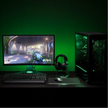 Gaming desk with Razer peripherals and Philips Hue integration