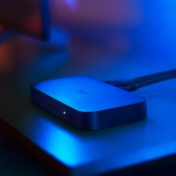 白色背景中的 Philips Hue Play HDMI sync box 8K